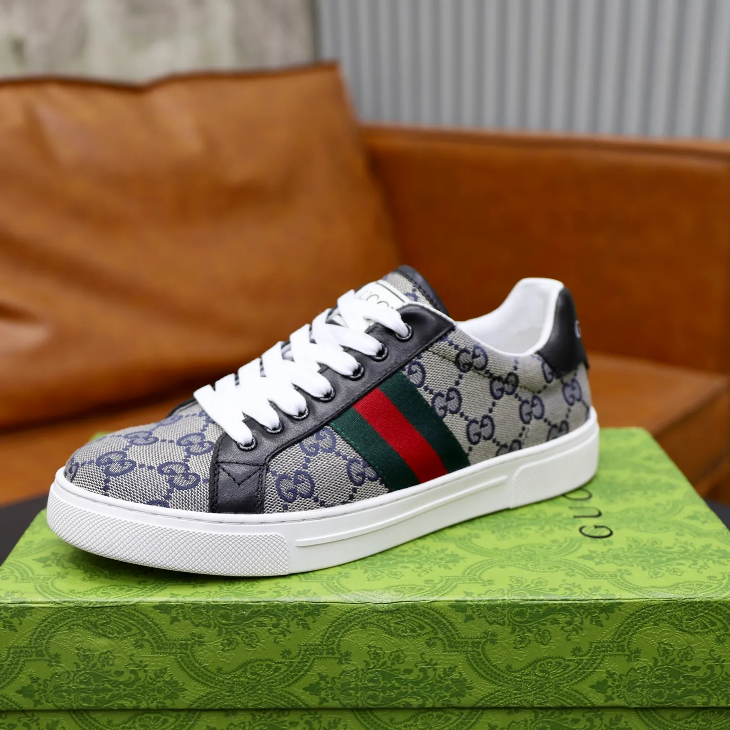 Men's shoes: 420💰🙅‍♂️🙅‍♂️🙅‍♂️ Brand: Gucci GuCCI Standard code: 38-44 (45 customized) Grade: Same as the official website Material: Brand cloth fabric Comfortable and breathable sheepskin lining Lightweight wear-resistant outsole Style category: Men's fashionable casual shoes Running sneakers Distinguished luxury brand elements Top luxury Color: actual picture color